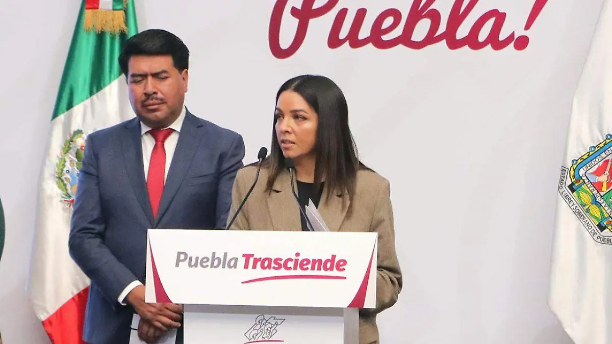 La Secretaría de Economía, Alejandra Paola Montiel Sánchez, durante el informe por dependencias del gobierno de Puebla